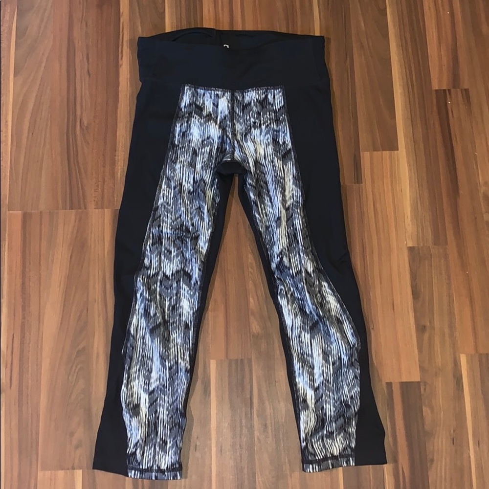 GAP black leggings with white and grey details.